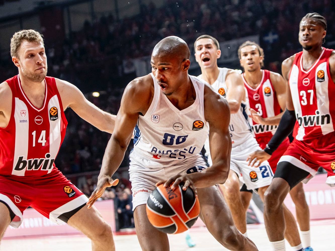 Olympiacos Deplasmanında Galibiz: 82-78