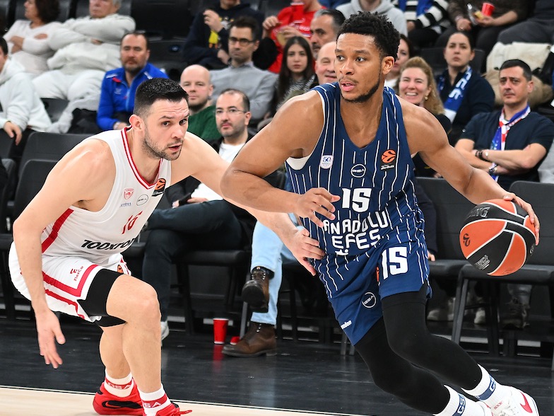 Anadolu Efes: 68 - Olympiacos: 74