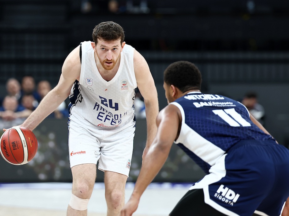Anadolu Efes: 75 - Bahçeşehir Koleji: 78