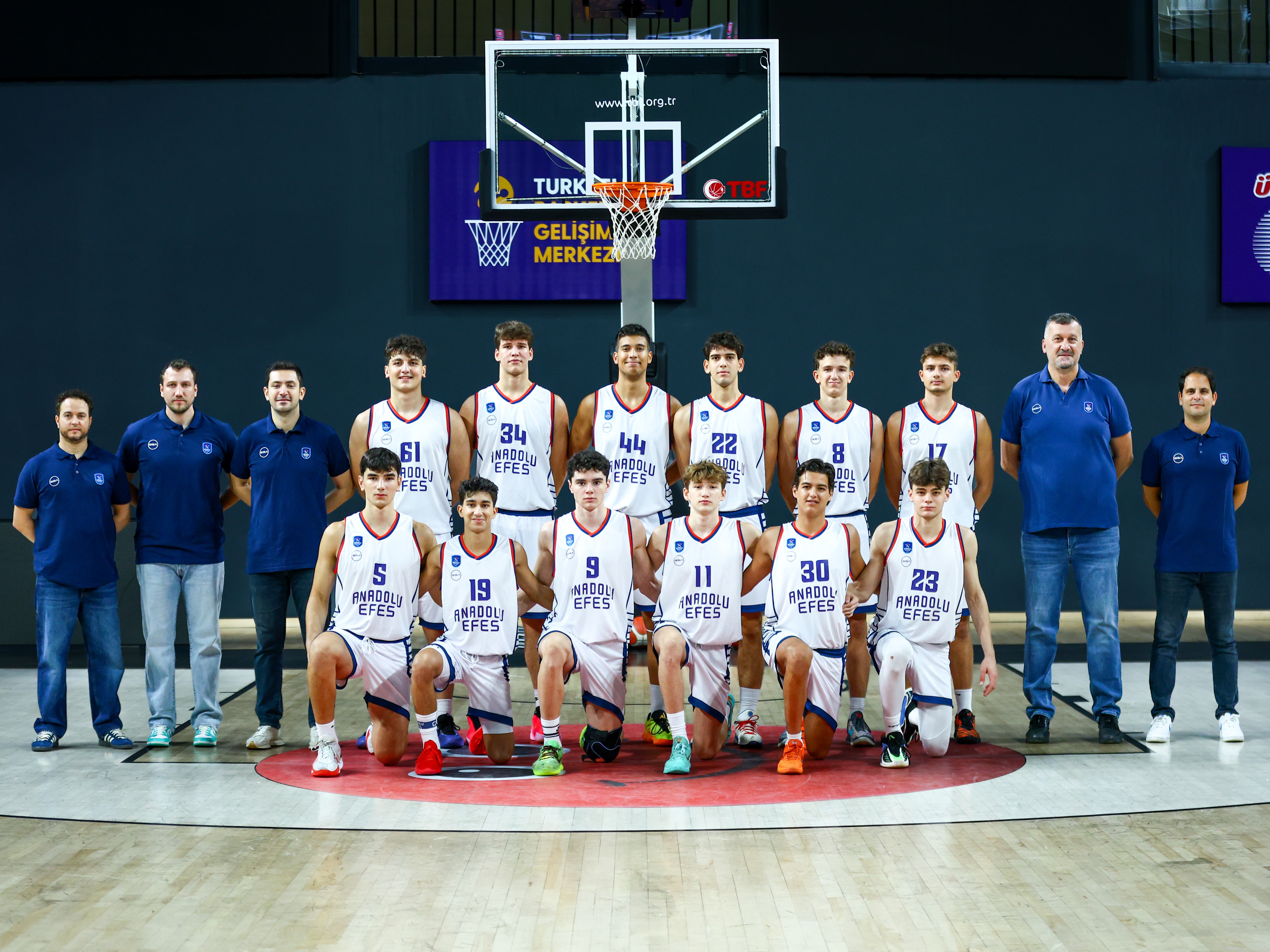 İstanbul Vardar (B) 31 - 109 Anadolu Efes (A)