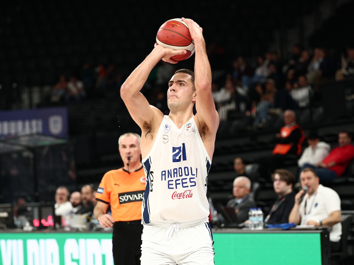 BSL’de Farklı Galibiz: 104-72