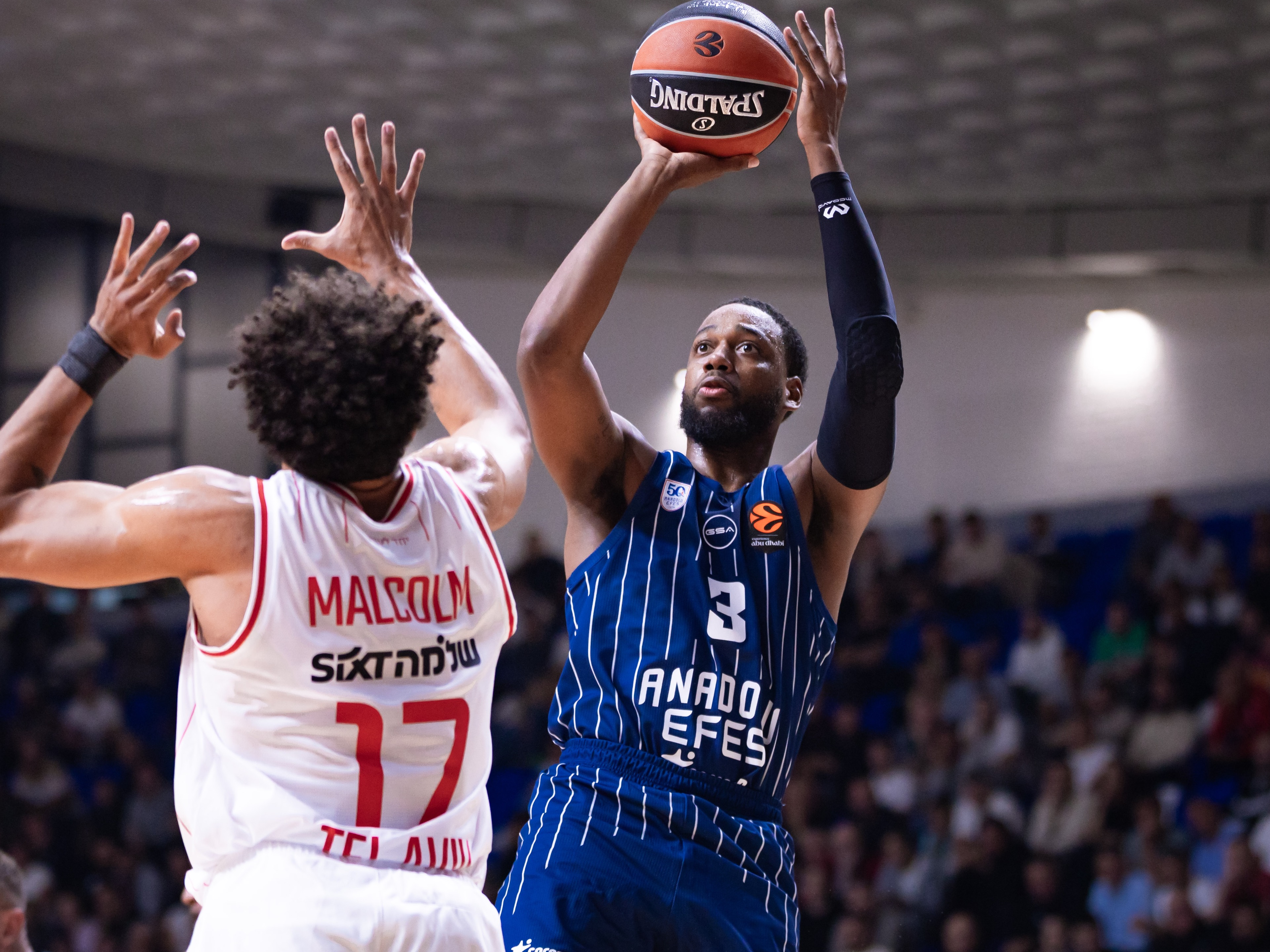 Anadolu Efes: 81 - Hapoel IBI Tel Aviv: 87