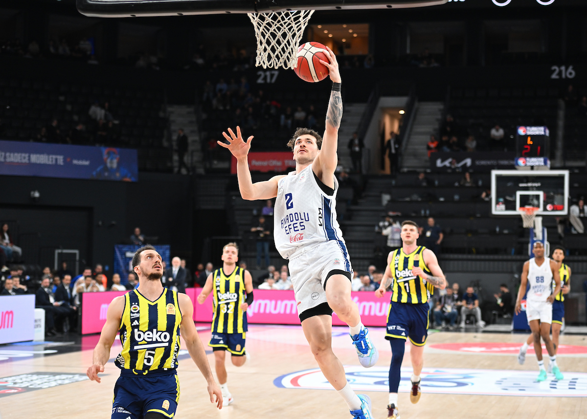 Anadolu Efes: 73 - Fenerbahçe Beko: 89