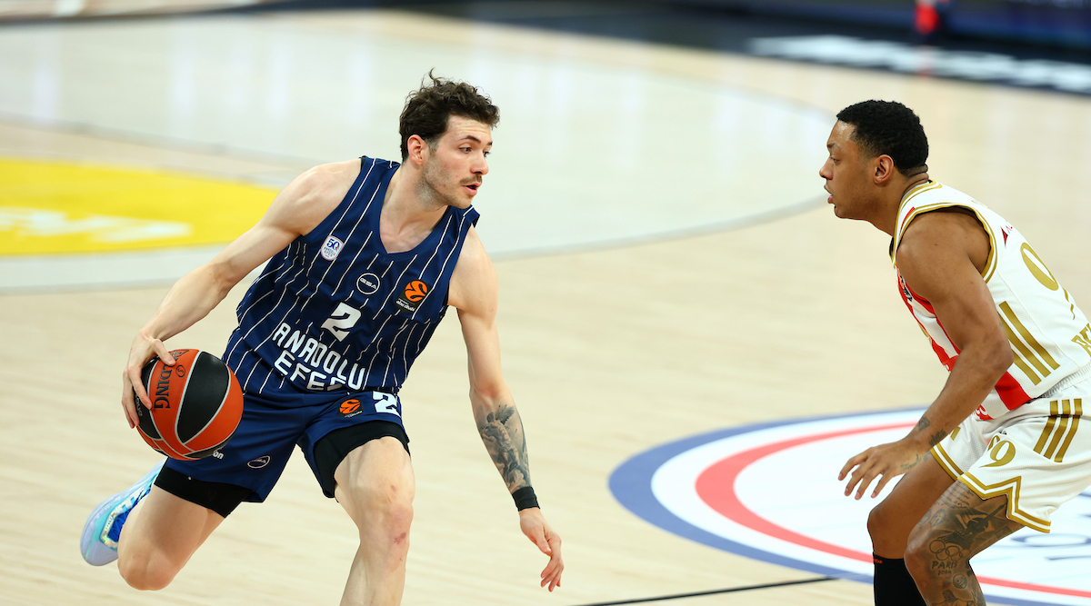 Anadolu Efes: 65 - Kızılyıldız: 87