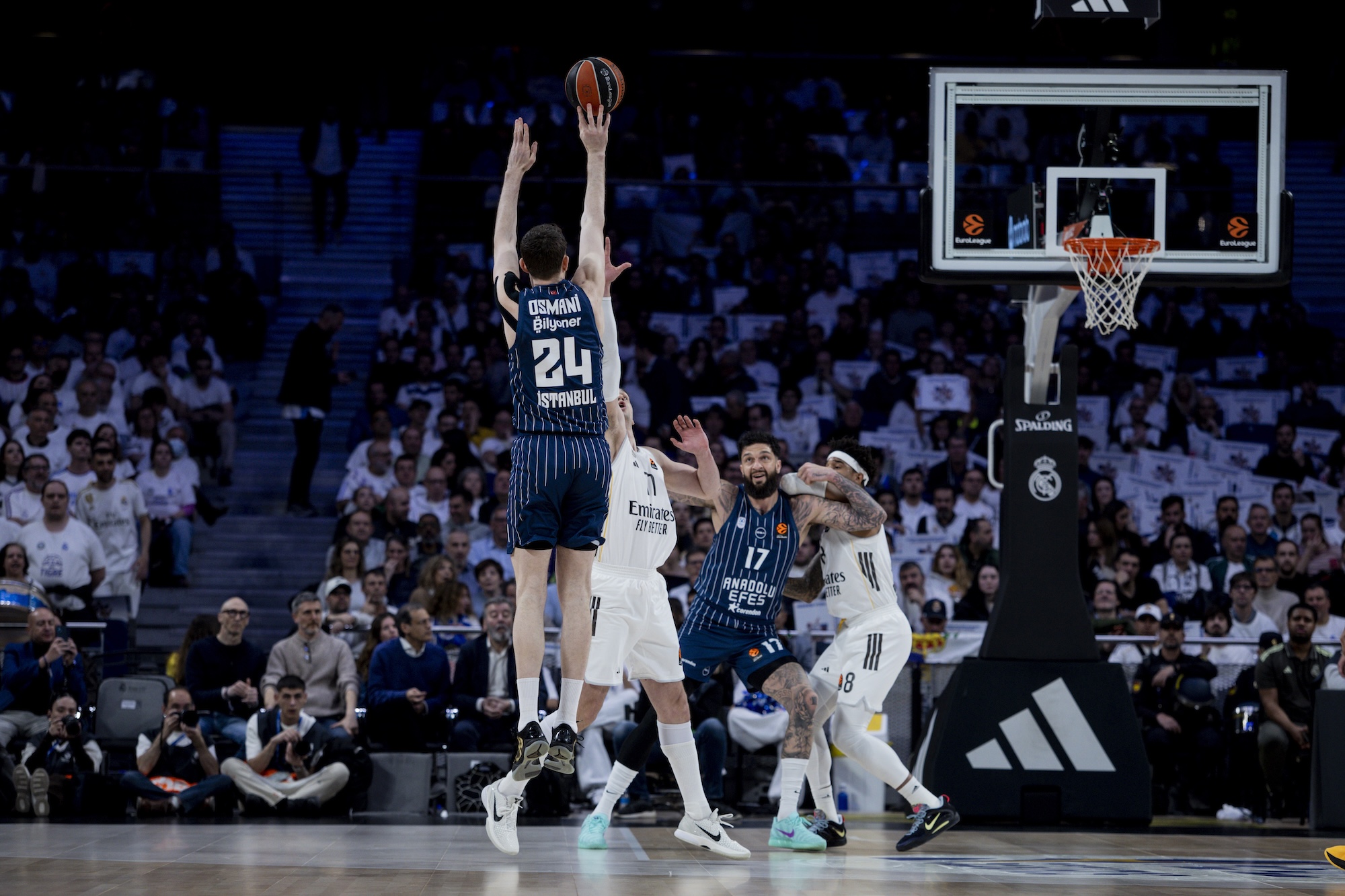 Real Madrid: 82 - Anadolu Efes: 71