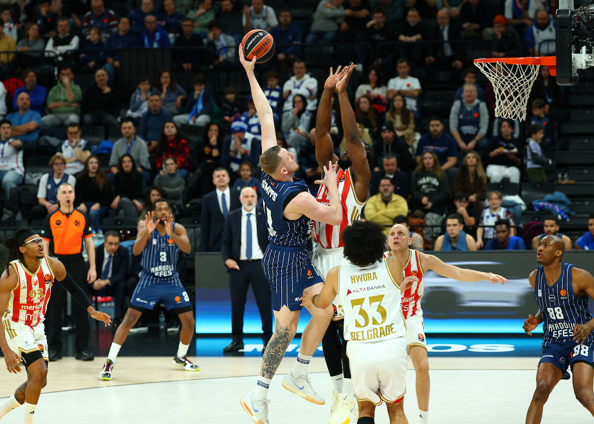 Anadolu Efes: 65 - Kızılyıldız: 87