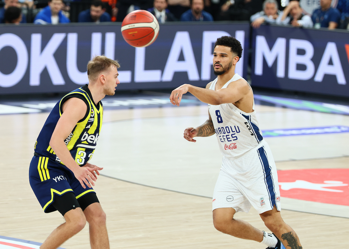 Anadolu Efes: 73 - Fenerbahçe Beko: 89