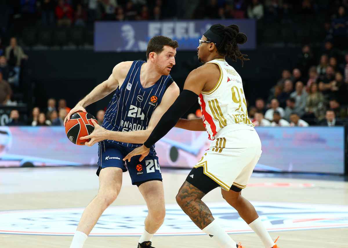 Anadolu Efes: 65 - Kızılyıldız: 87