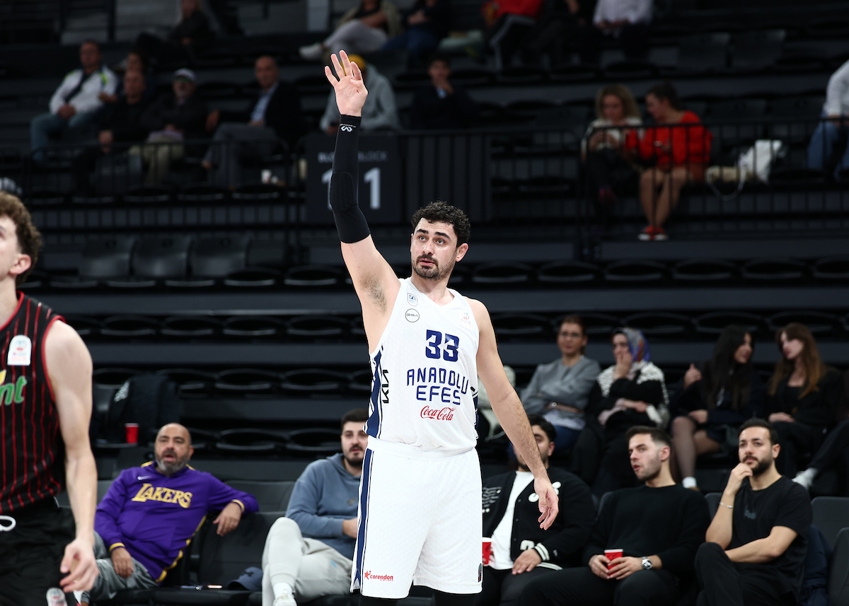 BSL’de Farklı Galibiz: 104-72