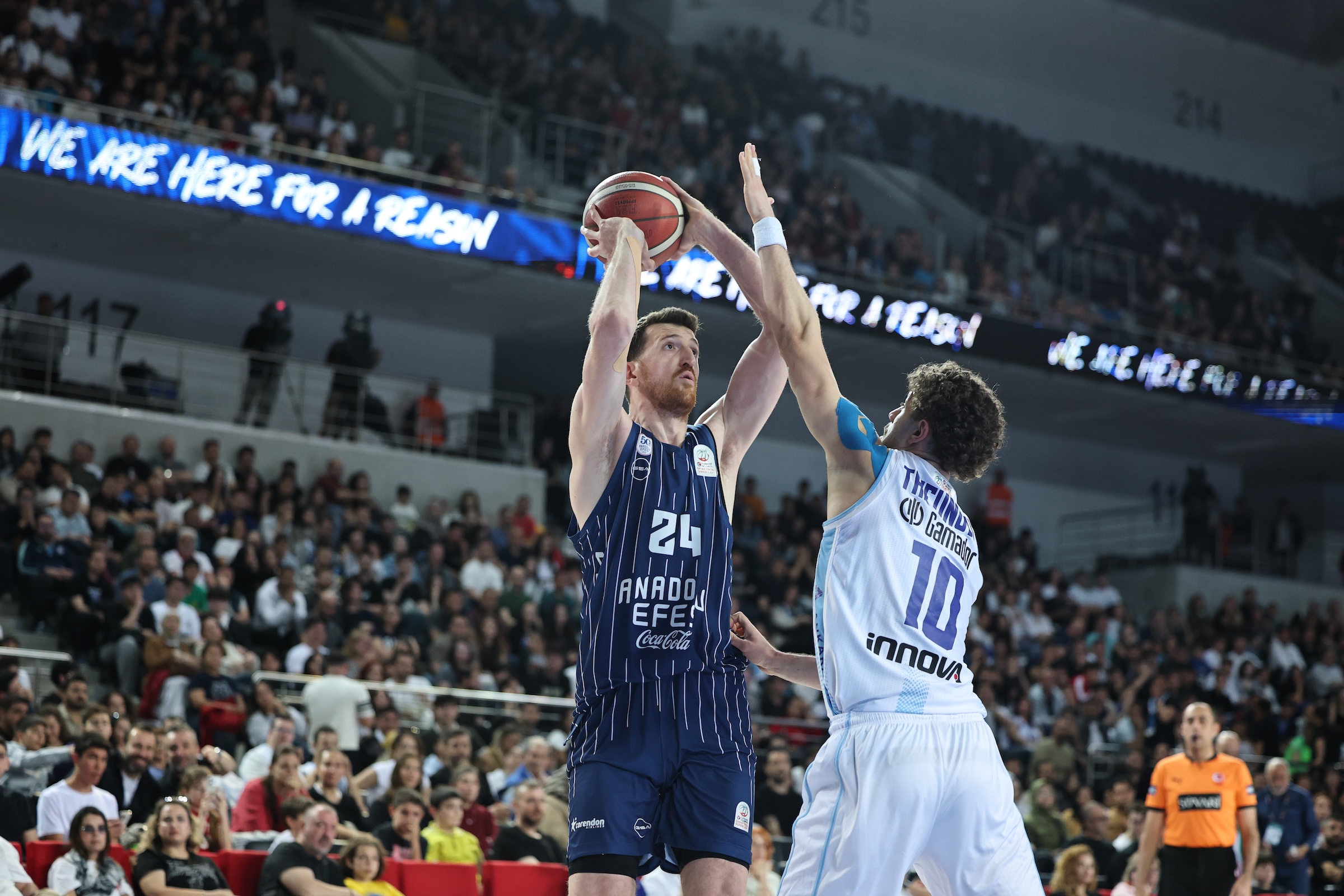 Yarı Finaldeyiz: 77-70