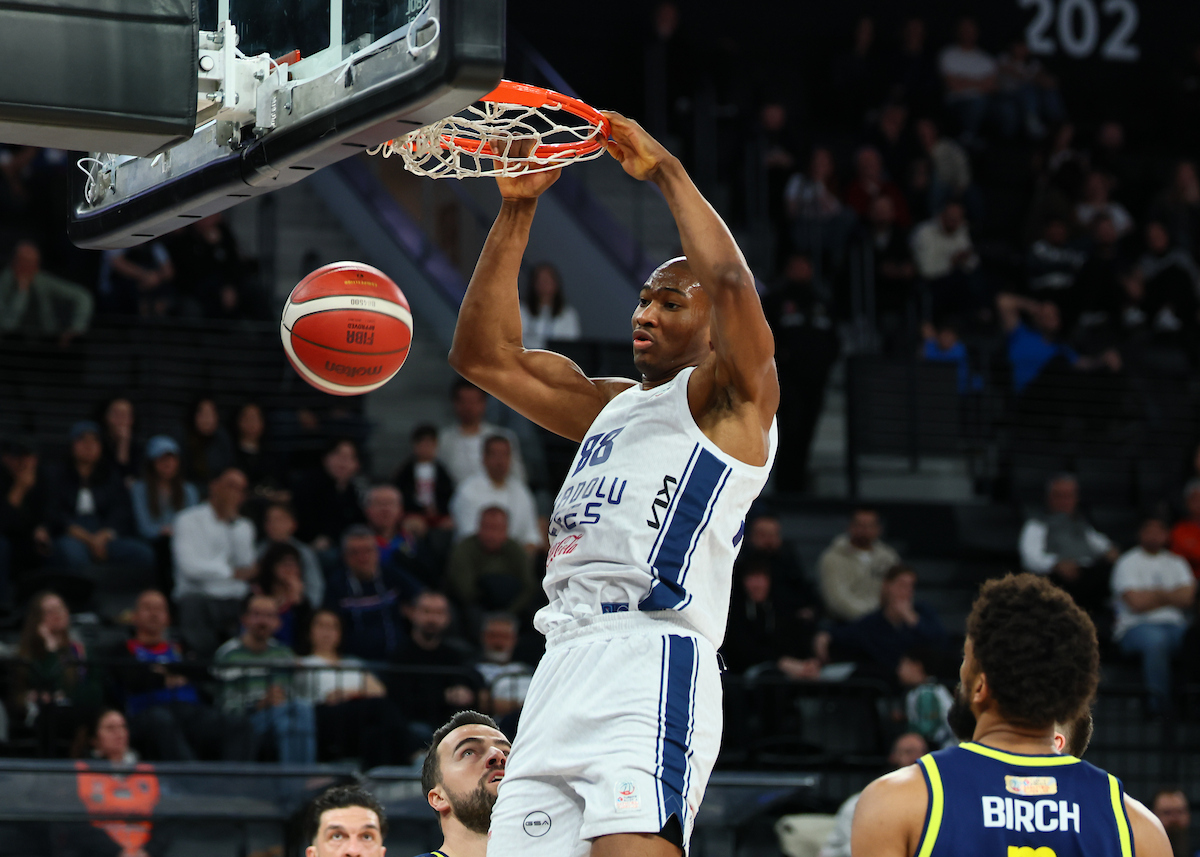 Anadolu Efes: 73 - Fenerbahçe Beko: 89