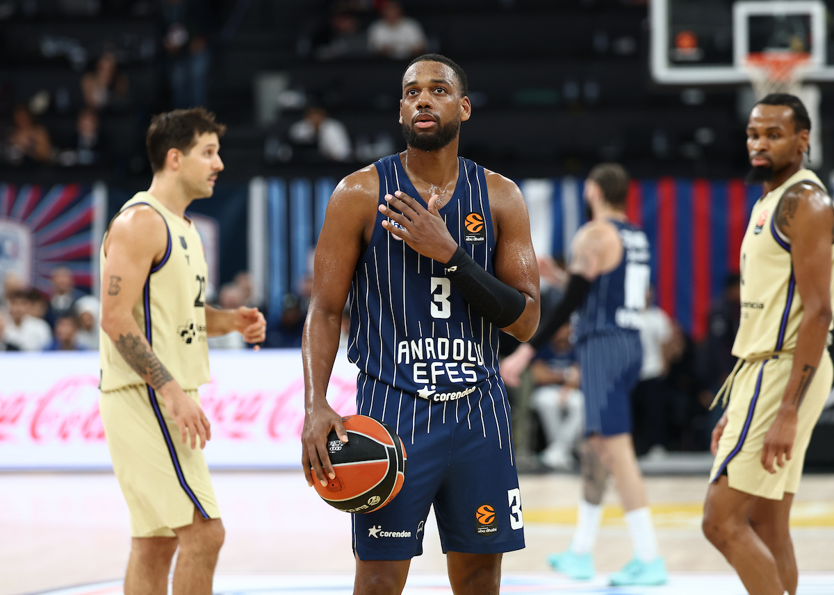 Evimizde Barcelona’ya Geçit Yok: 74-73