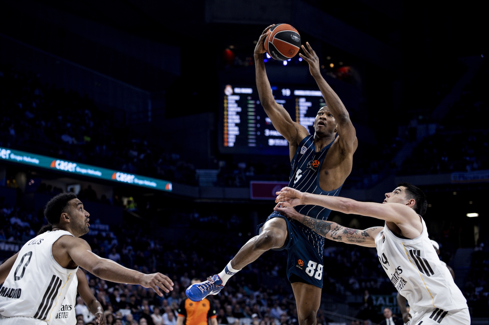 Real Madrid: 82 - Anadolu Efes: 71