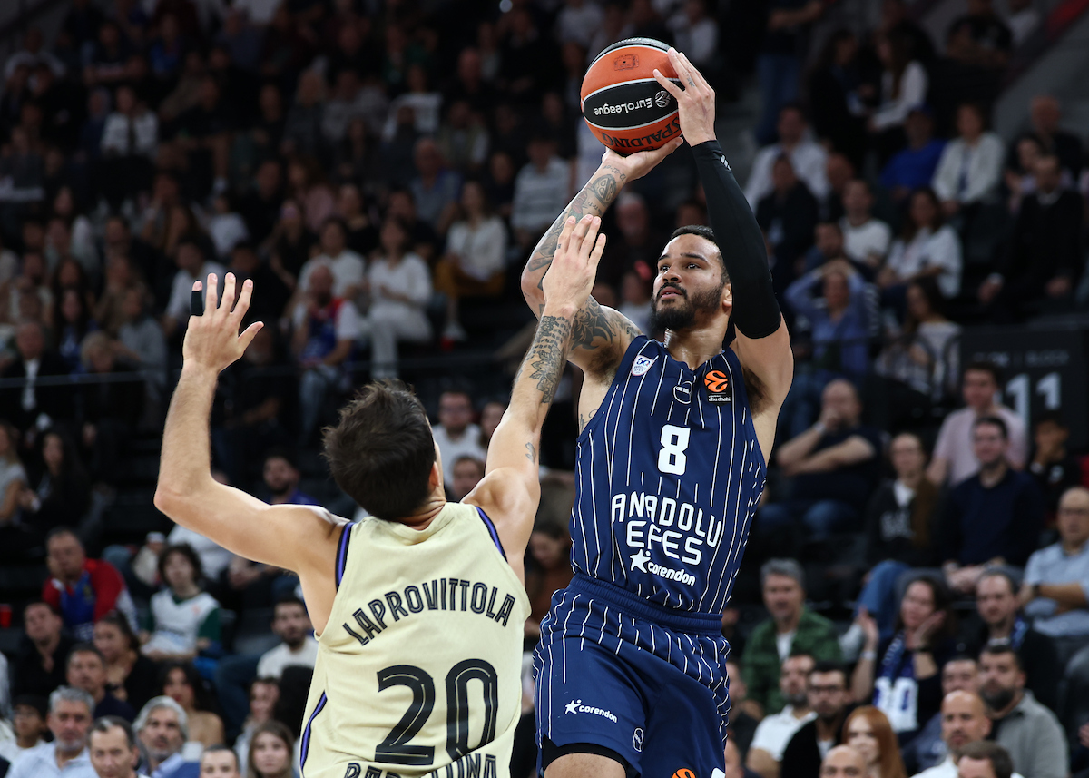 Evimizde Barcelona’ya Geçit Yok: 74-73