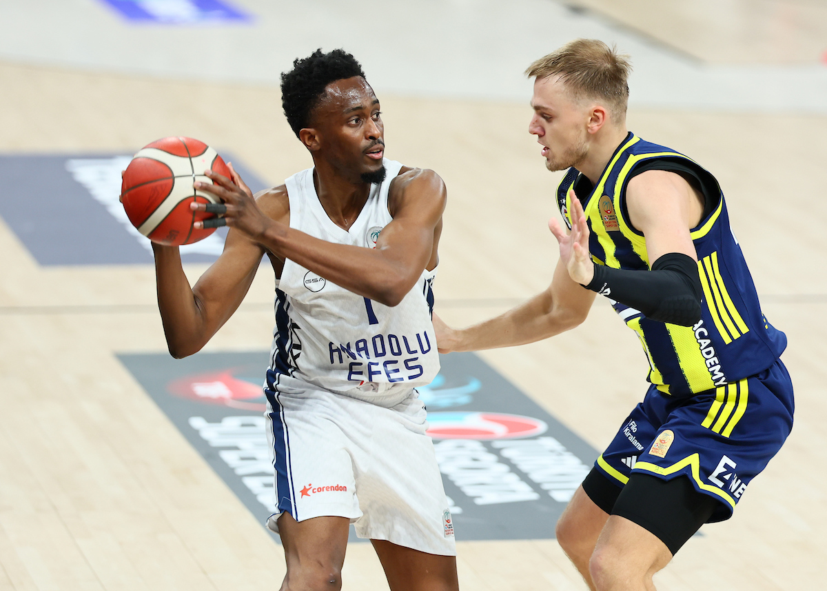 Anadolu Efes: 73 - Fenerbahçe Beko: 89