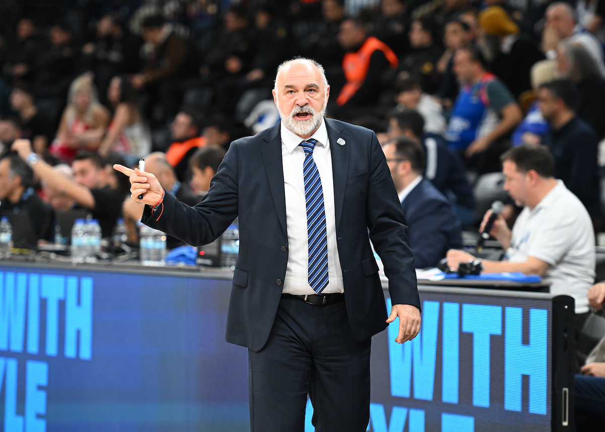 Anadolu Efes: 65 - Kızılyıldız: 87