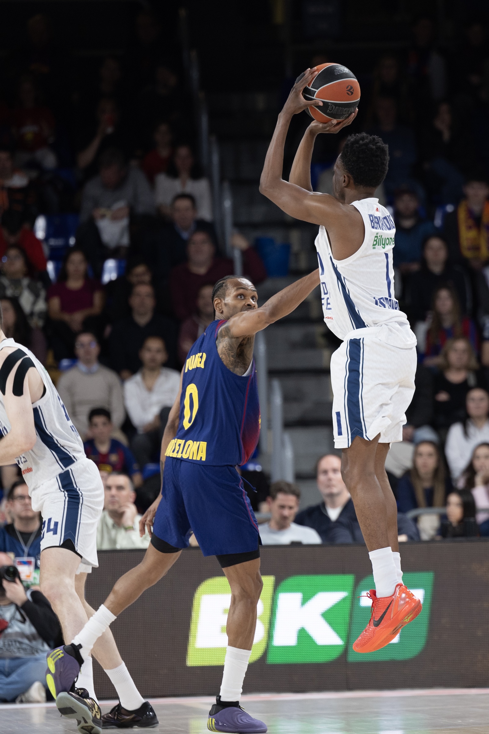 FC Barcelona: 78 - Anadolu Efes: 71