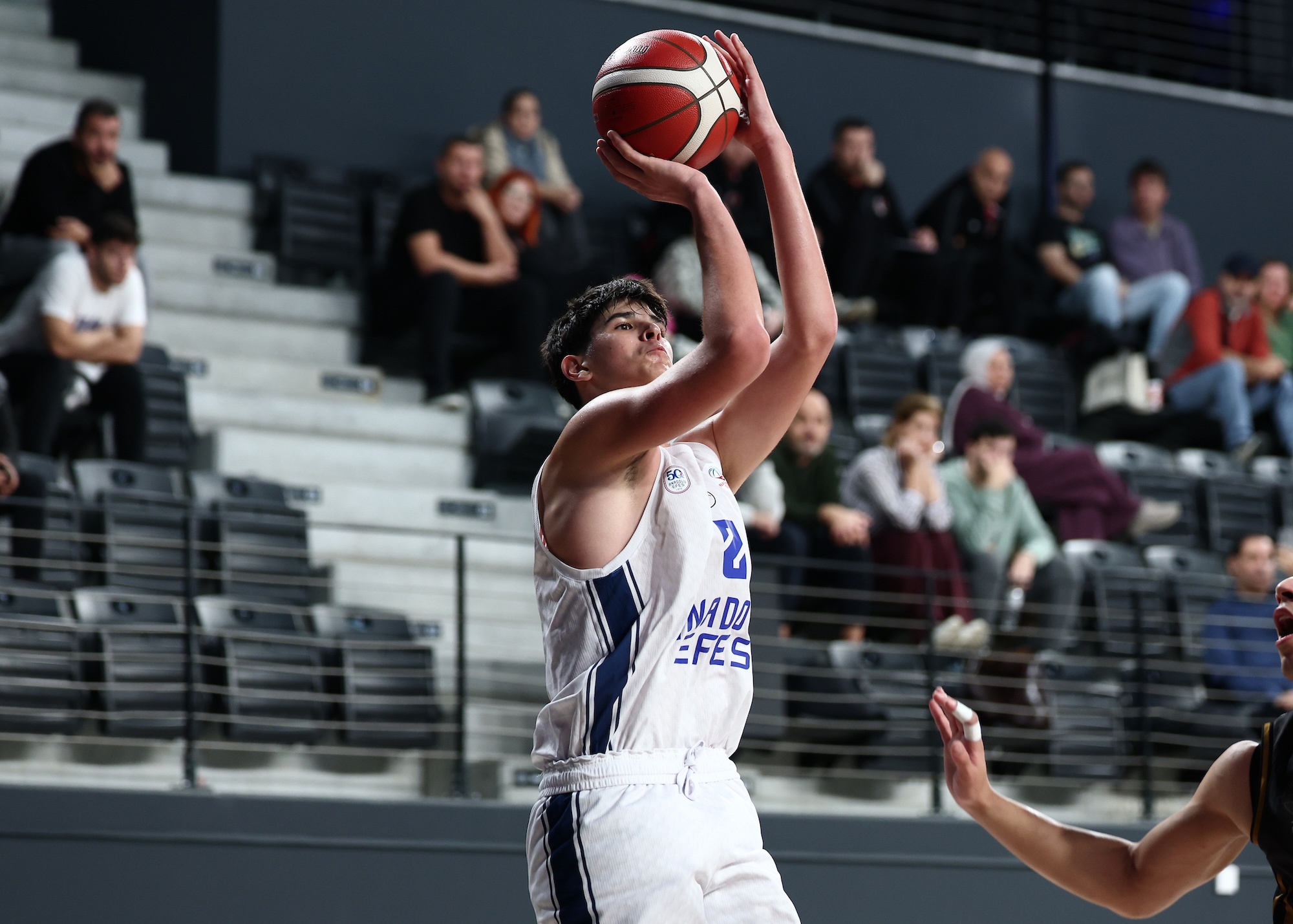 Gençlerimiz BGL’ye Farklı Galibiyet ile Başladı: 96-61