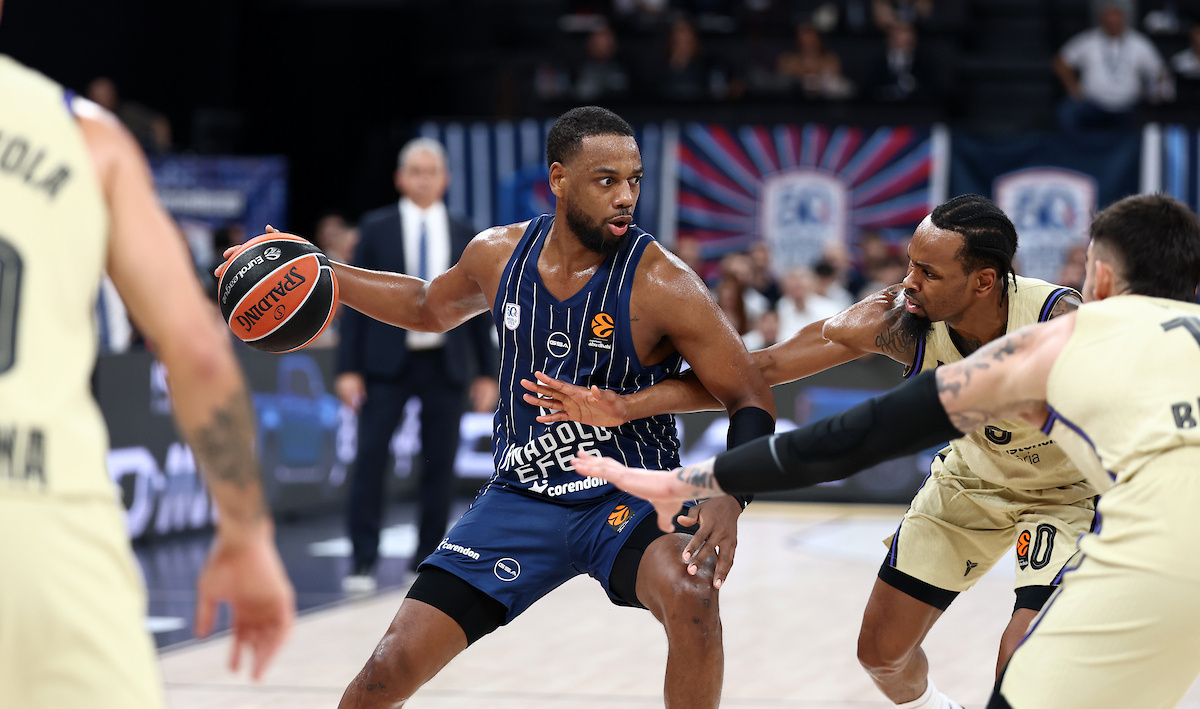 Evimizde Barcelona’ya Geçit Yok: 74-73