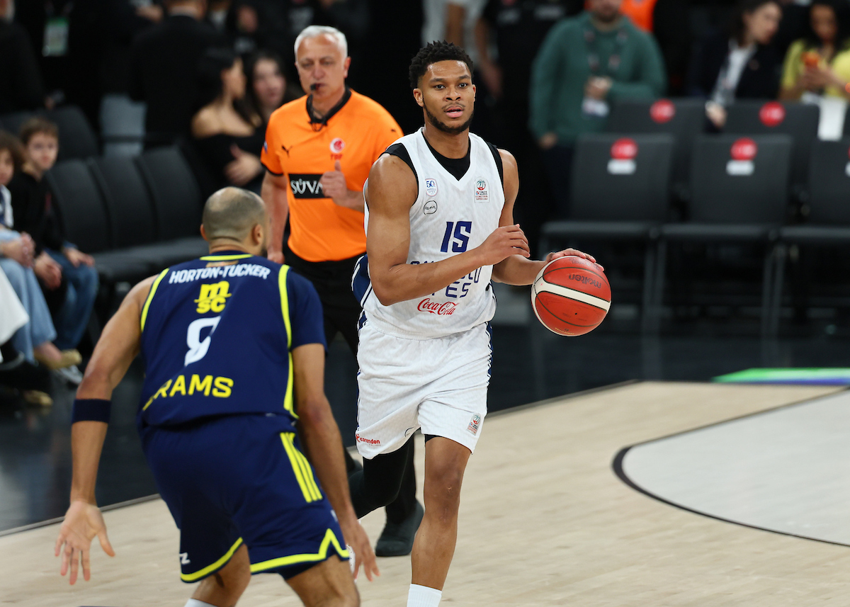 Anadolu Efes: 73 - Fenerbahçe Beko: 89