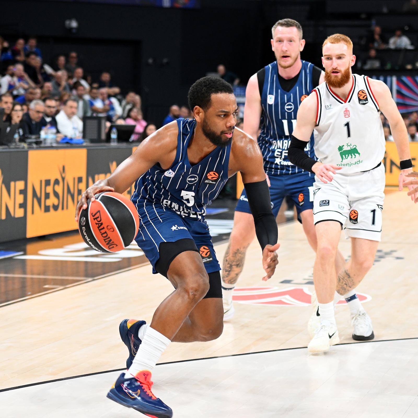 Anadolu Efes: 93 - EA7 Emporio Armani Milan: 97