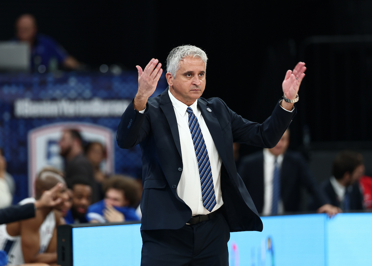 BSL’de Farklı Galibiz: 104-72