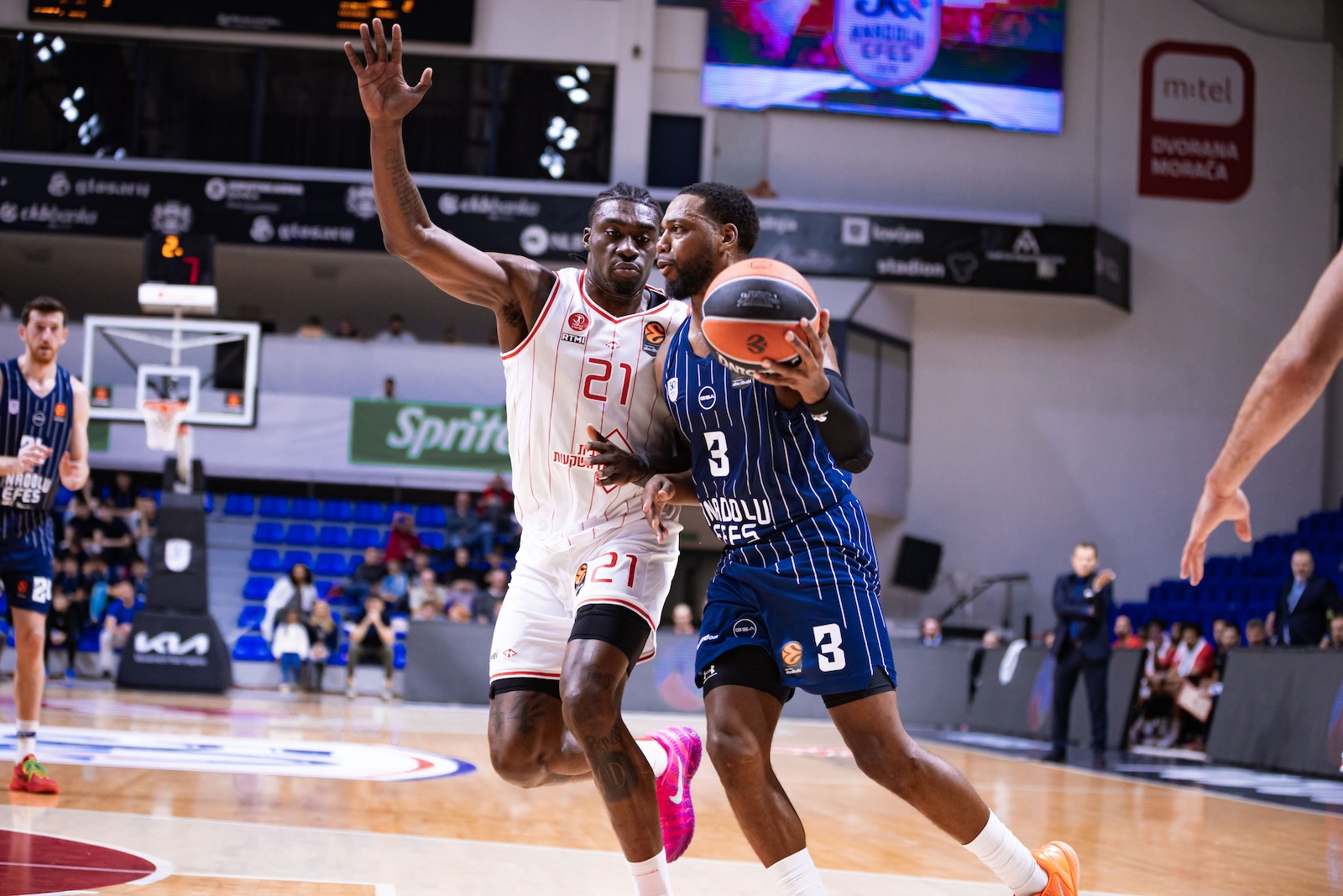 Anadolu Efes: 81 - Hapoel IBI Tel Aviv: 87