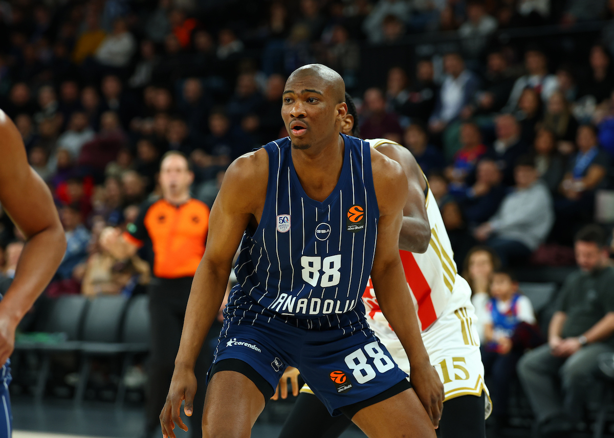 Anadolu Efes: 65 - Kızılyıldız: 87