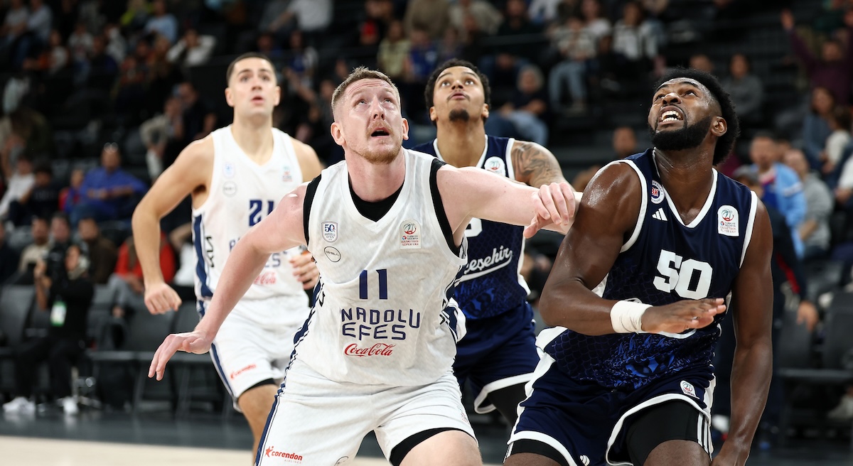 Anadolu Efes: 75 - Bahçeşehir Koleji: 78