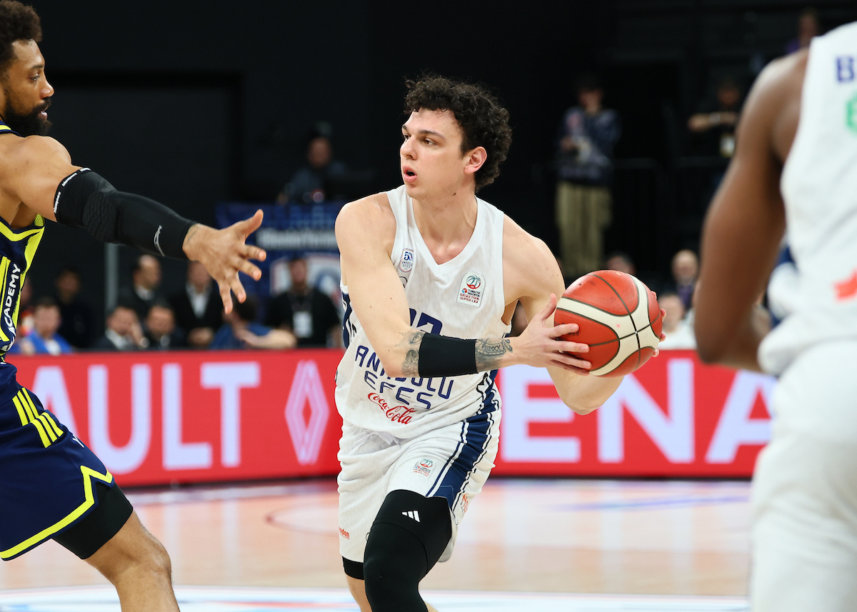 Anadolu Efes: 73 - Fenerbahçe Beko: 89