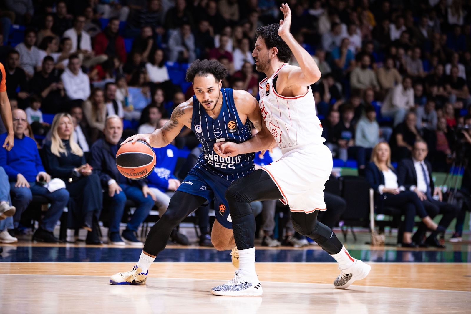 Anadolu Efes: 81 - Hapoel IBI Tel Aviv: 87
