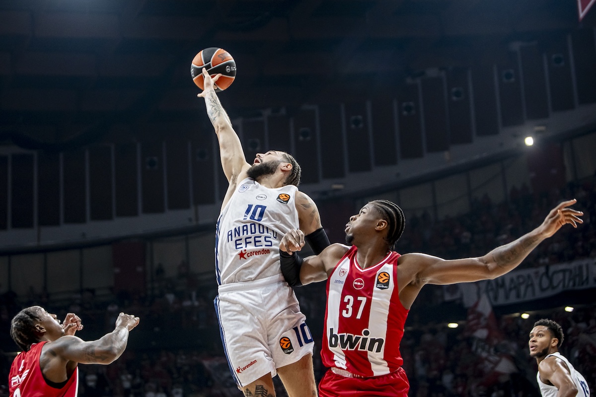 Olympiacos Deplasmanında Galibiz: 82-78