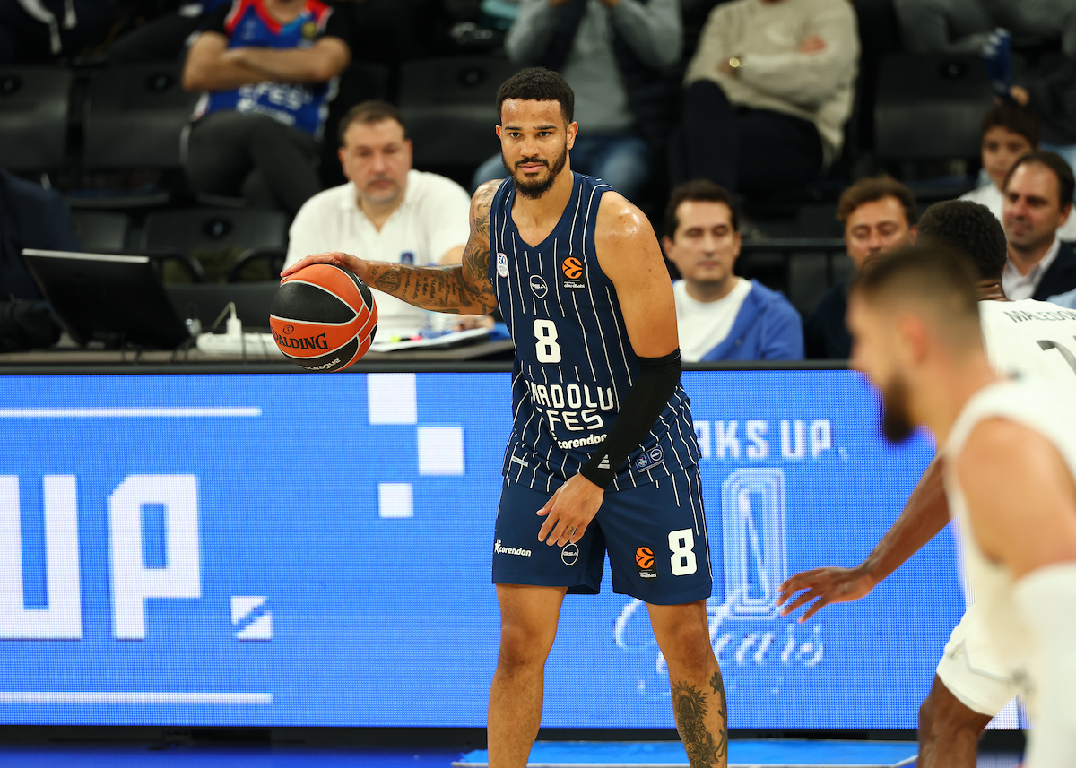 Anadolu Efes: 75 - Real Madrid: 81