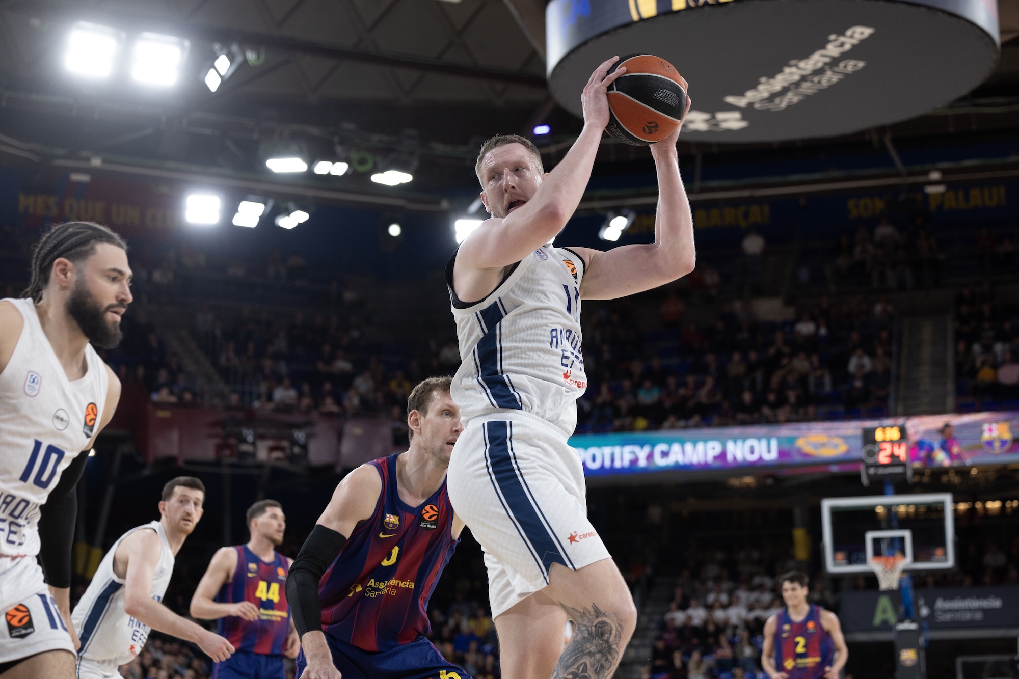FC Barcelona: 78 - Anadolu Efes: 71