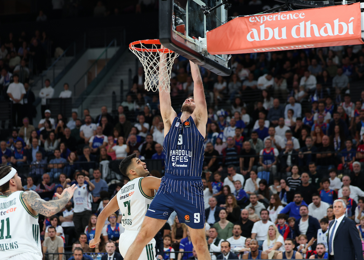 Anadolu Efes: 81 - Panathinaikos Aktor: 95