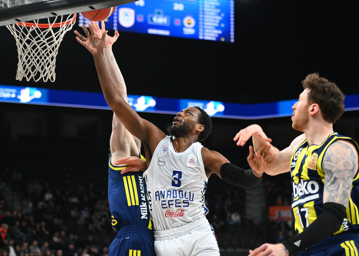 Anadolu Efes: 73 - Fenerbahçe Beko: 89