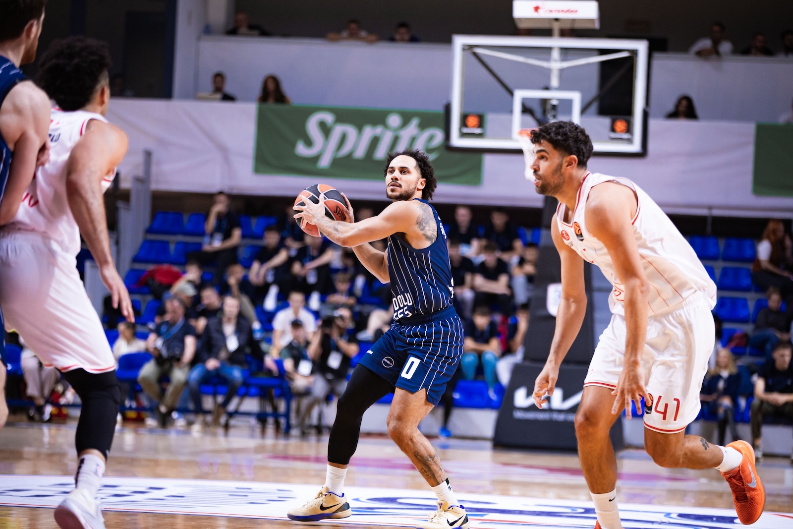 Anadolu Efes: 81 - Hapoel IBI Tel Aviv: 87