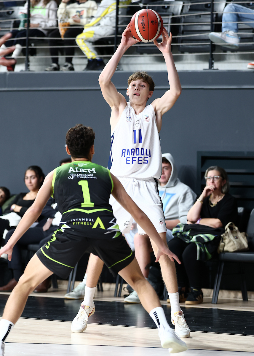 Gençlerimiz Üçte Üç Yaptı: 117-48