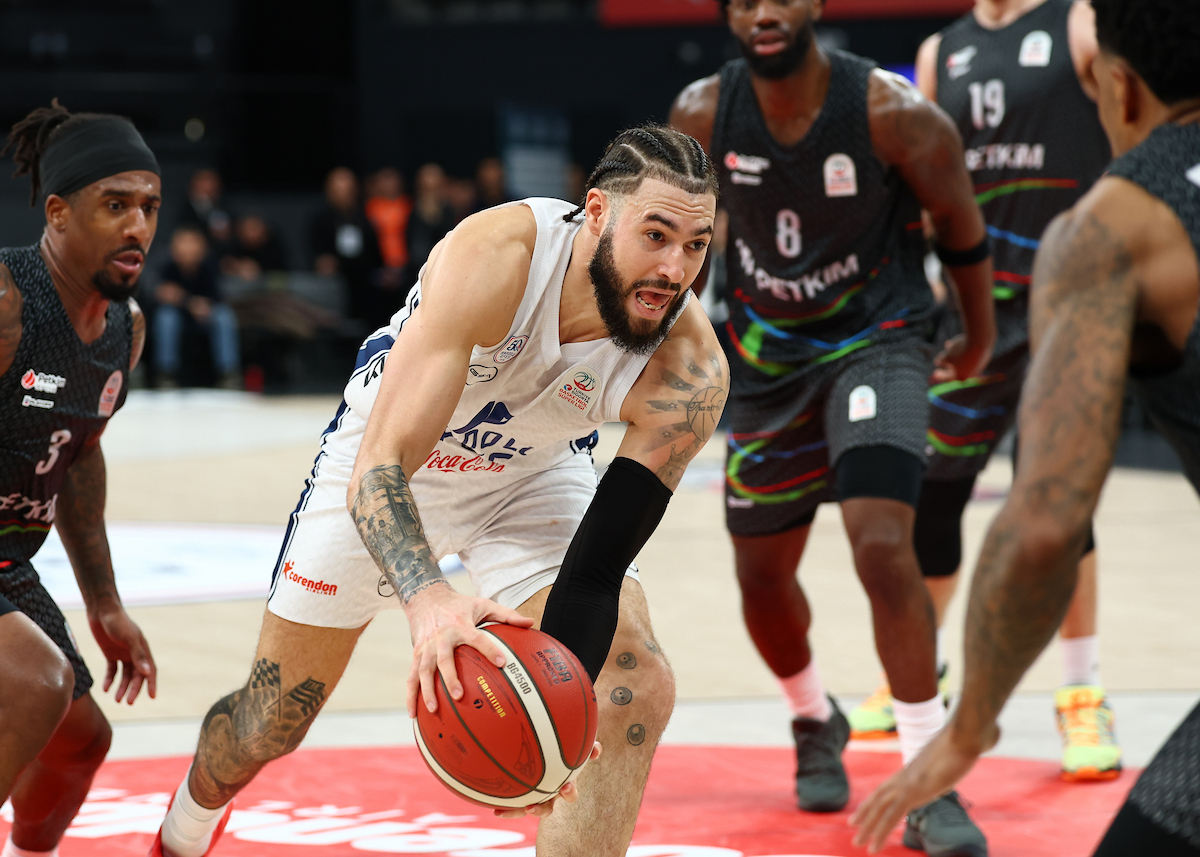 Anadolu Efes: 92 - Aliağa Petkim Spor: 96