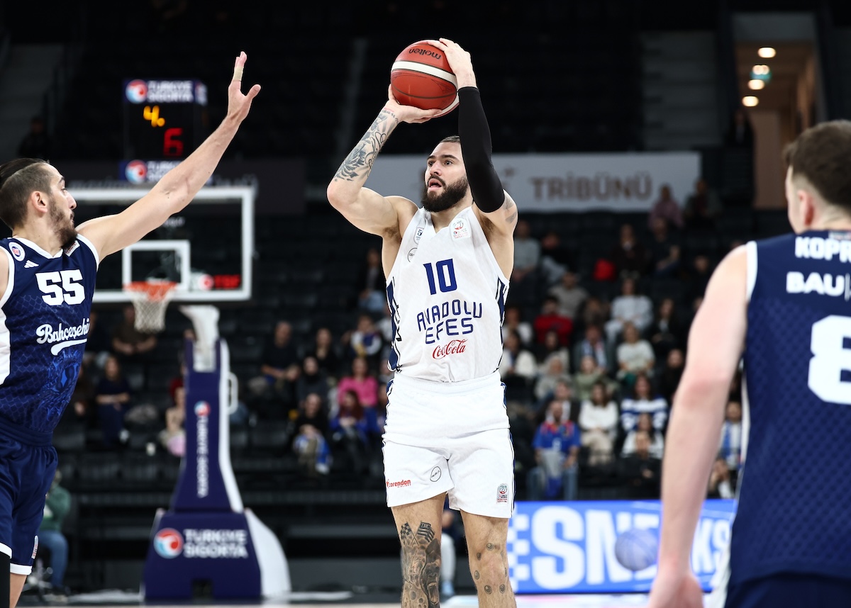 Anadolu Efes: 75 - Bahçeşehir Koleji: 78
