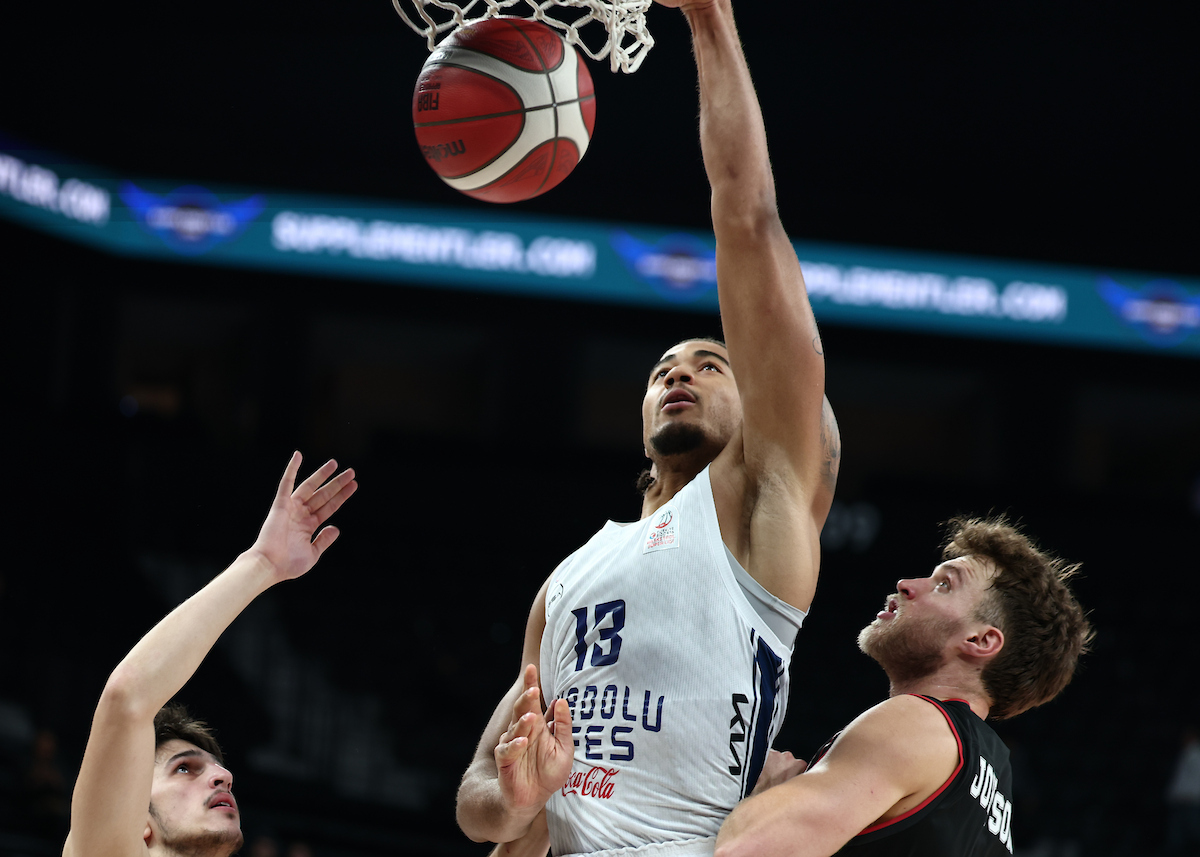 BSL’de Farklı Galibiz: 104-72