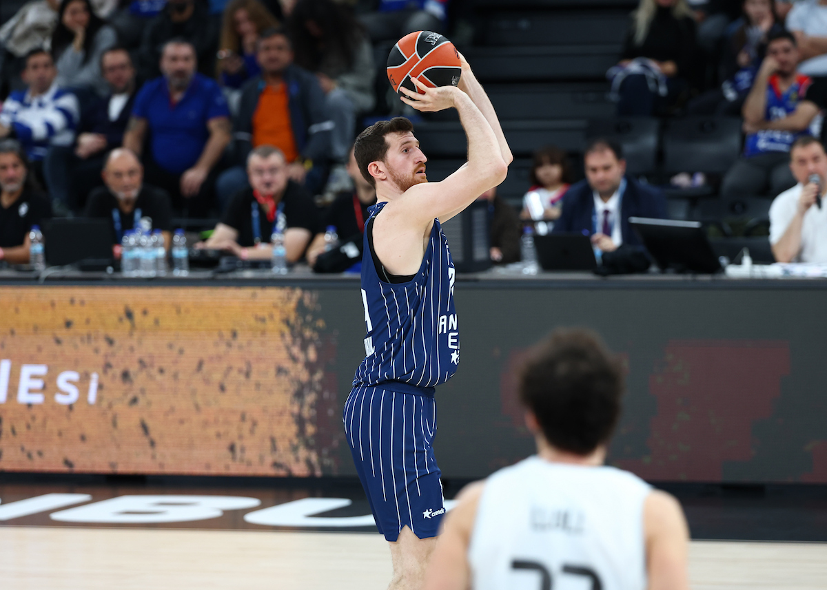 Anadolu Efes: 75 - Real Madrid: 81