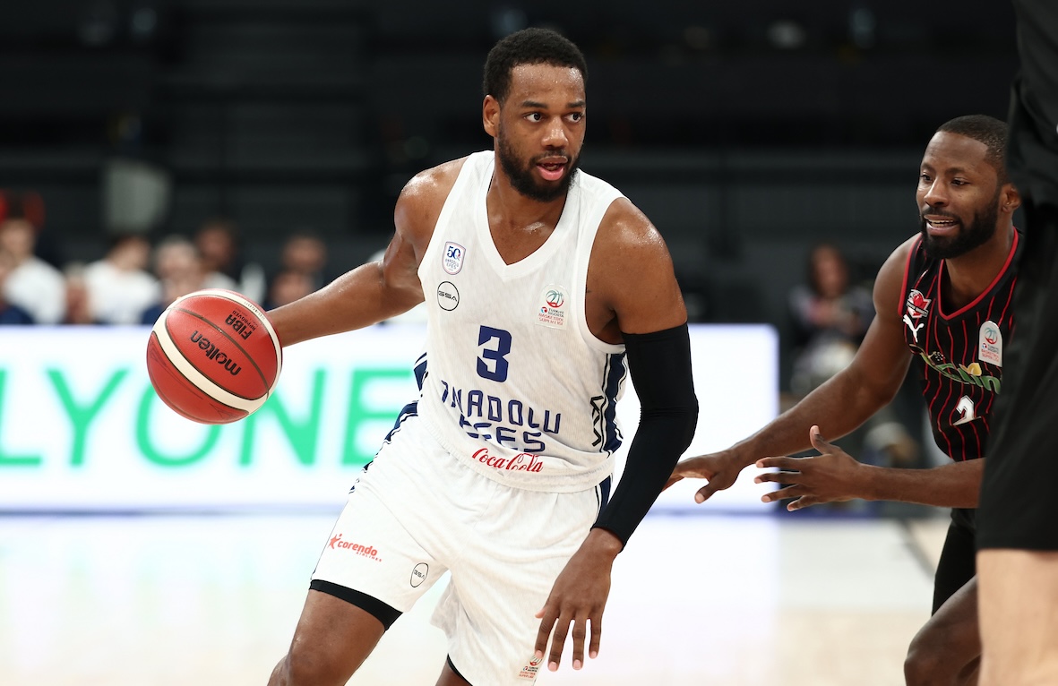 BSL’de Farklı Galibiz: 104-72