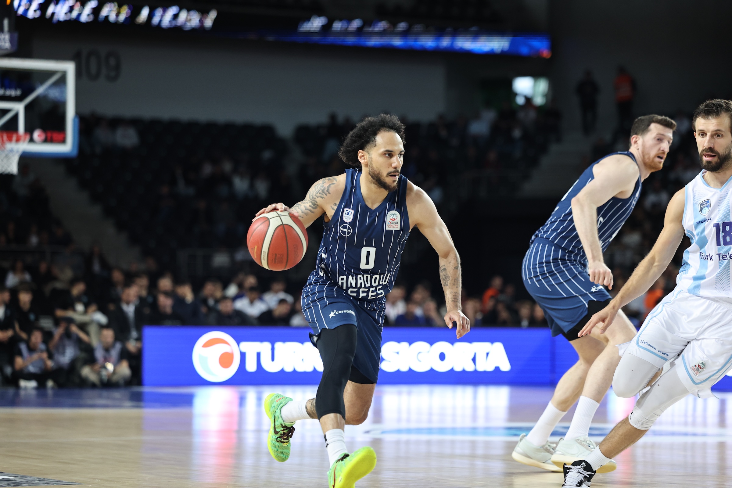 Yarı Finaldeyiz: 77-70