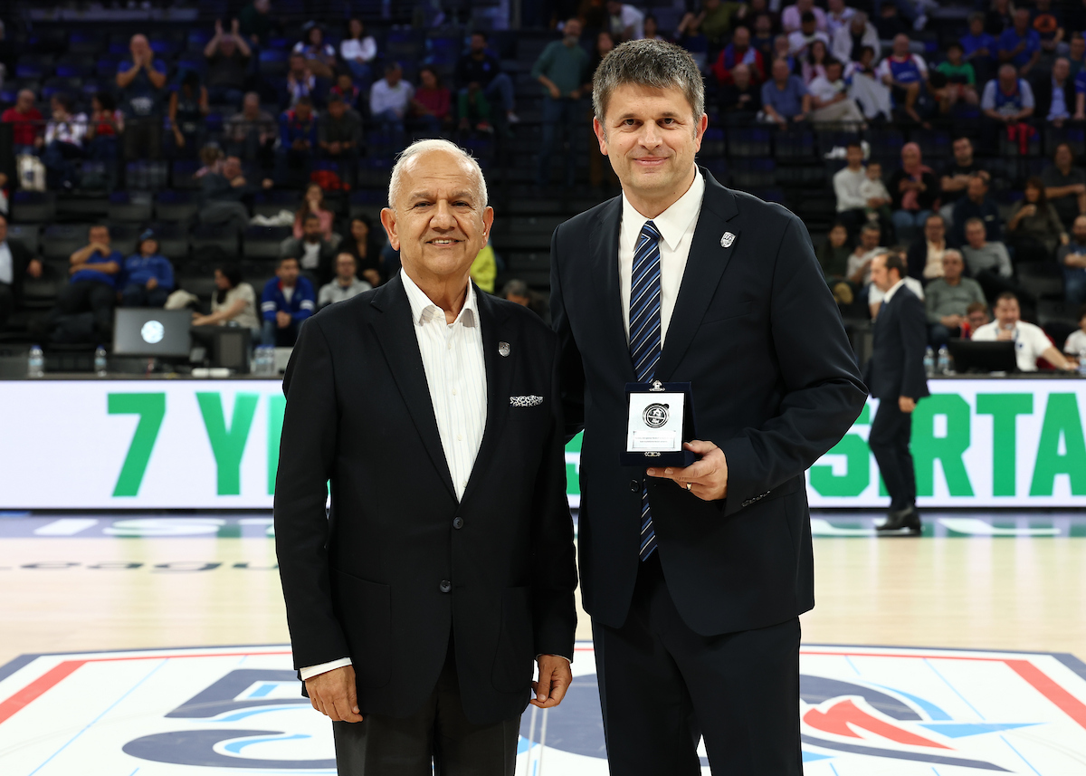 Anadolu Efes Spor Kulübü Çalışanlarını Onurlandırdı...