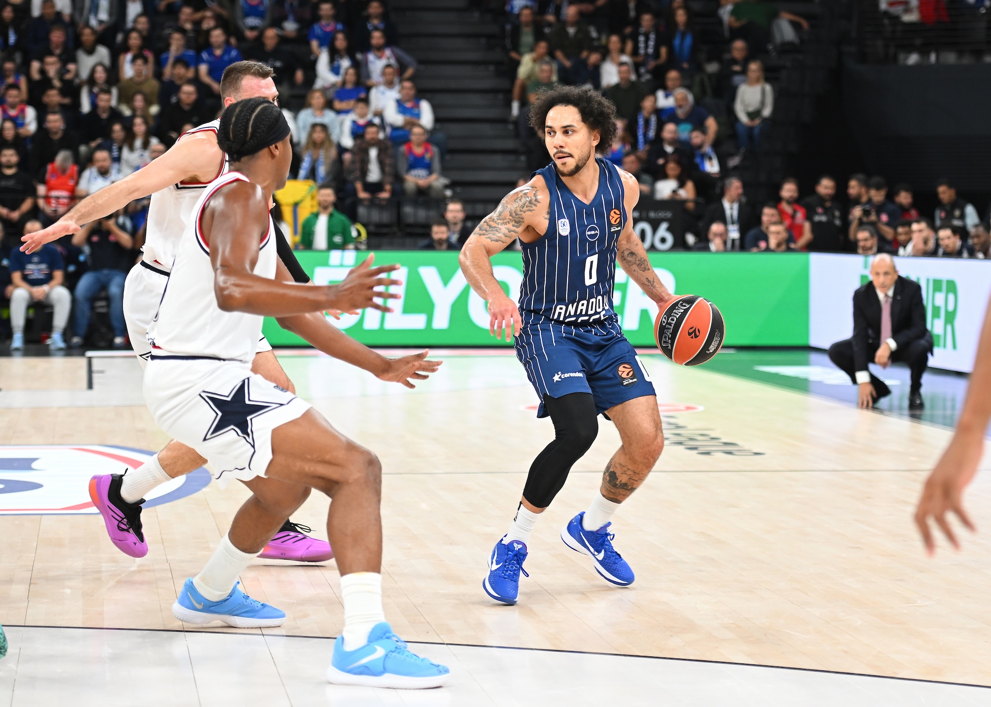 Anadolu Efes: 93 - EA7 Emporio Armani Milan: 97