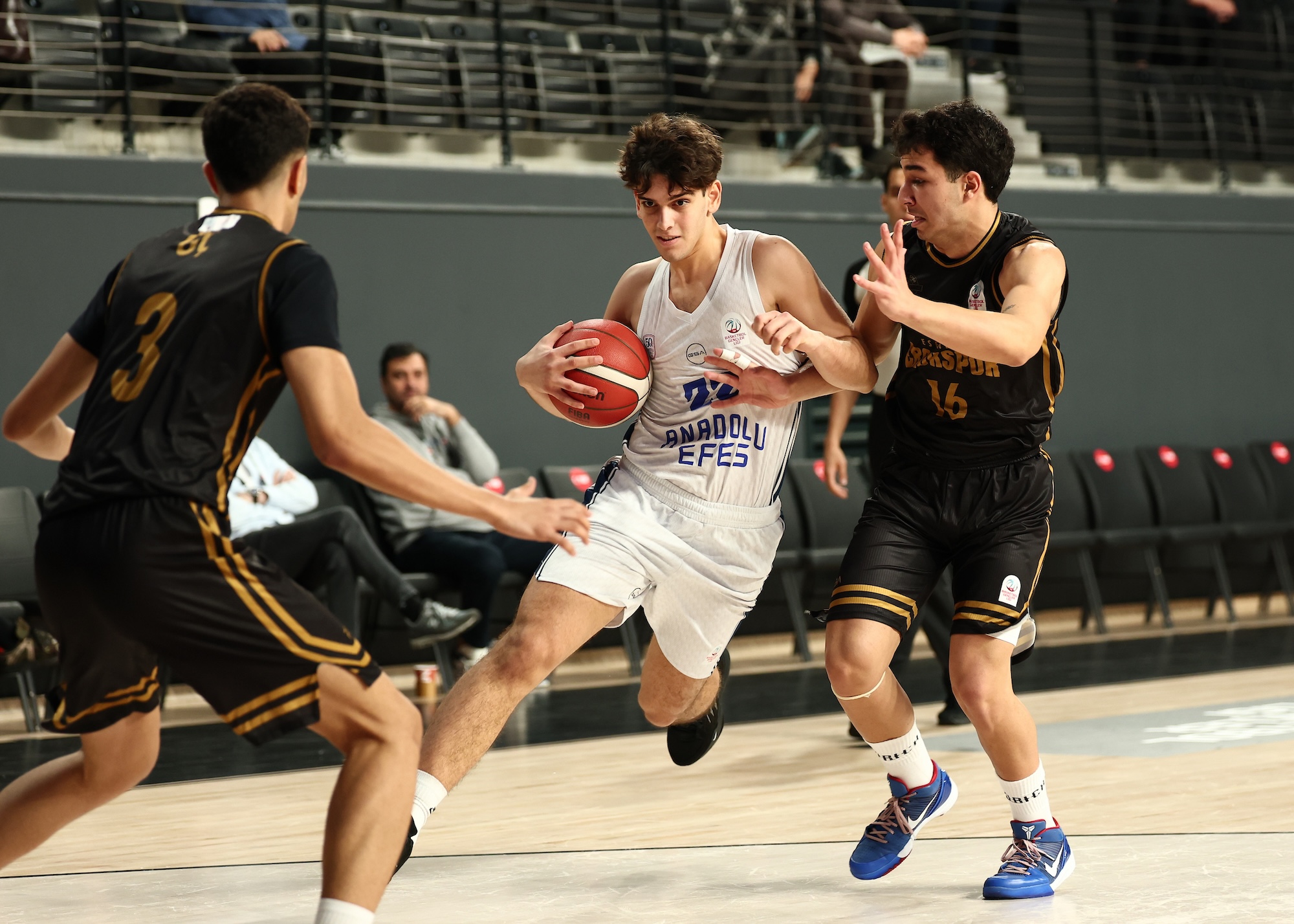 Gençlerimiz BGL’ye Farklı Galibiyet ile Başladı: 96-61