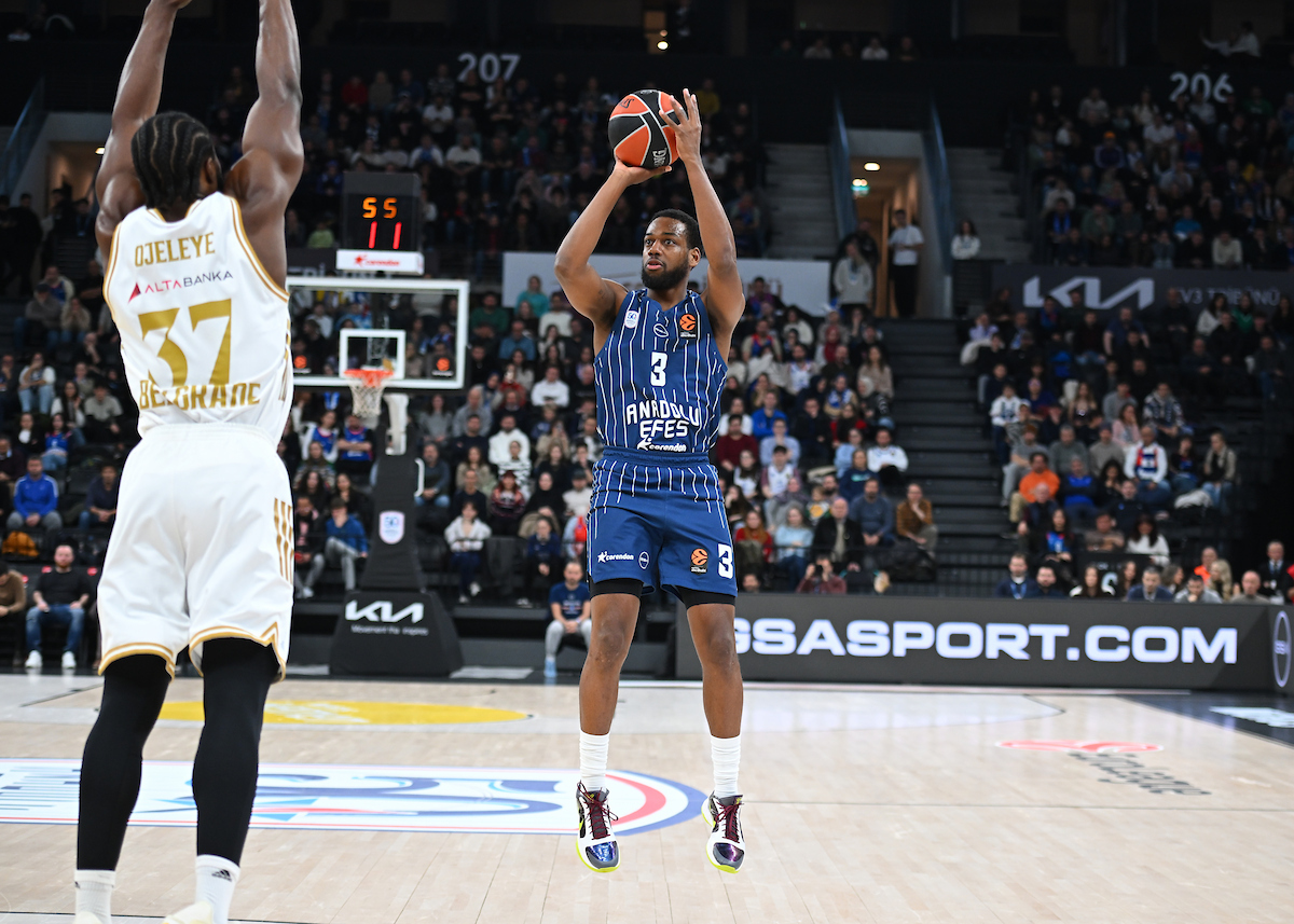 Anadolu Efes: 65 - Kızılyıldız: 87