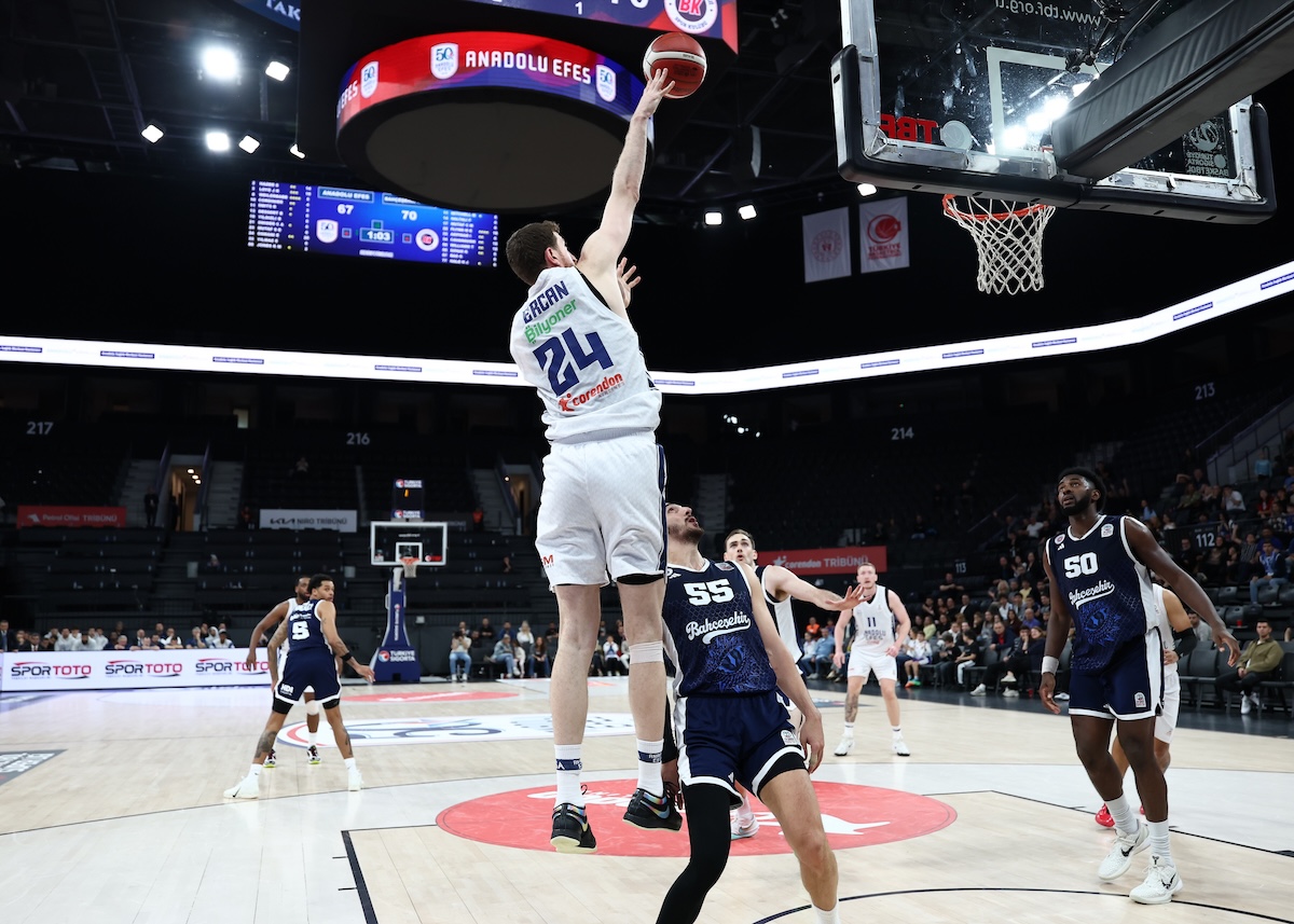 Anadolu Efes: 75 - Bahçeşehir Koleji: 78