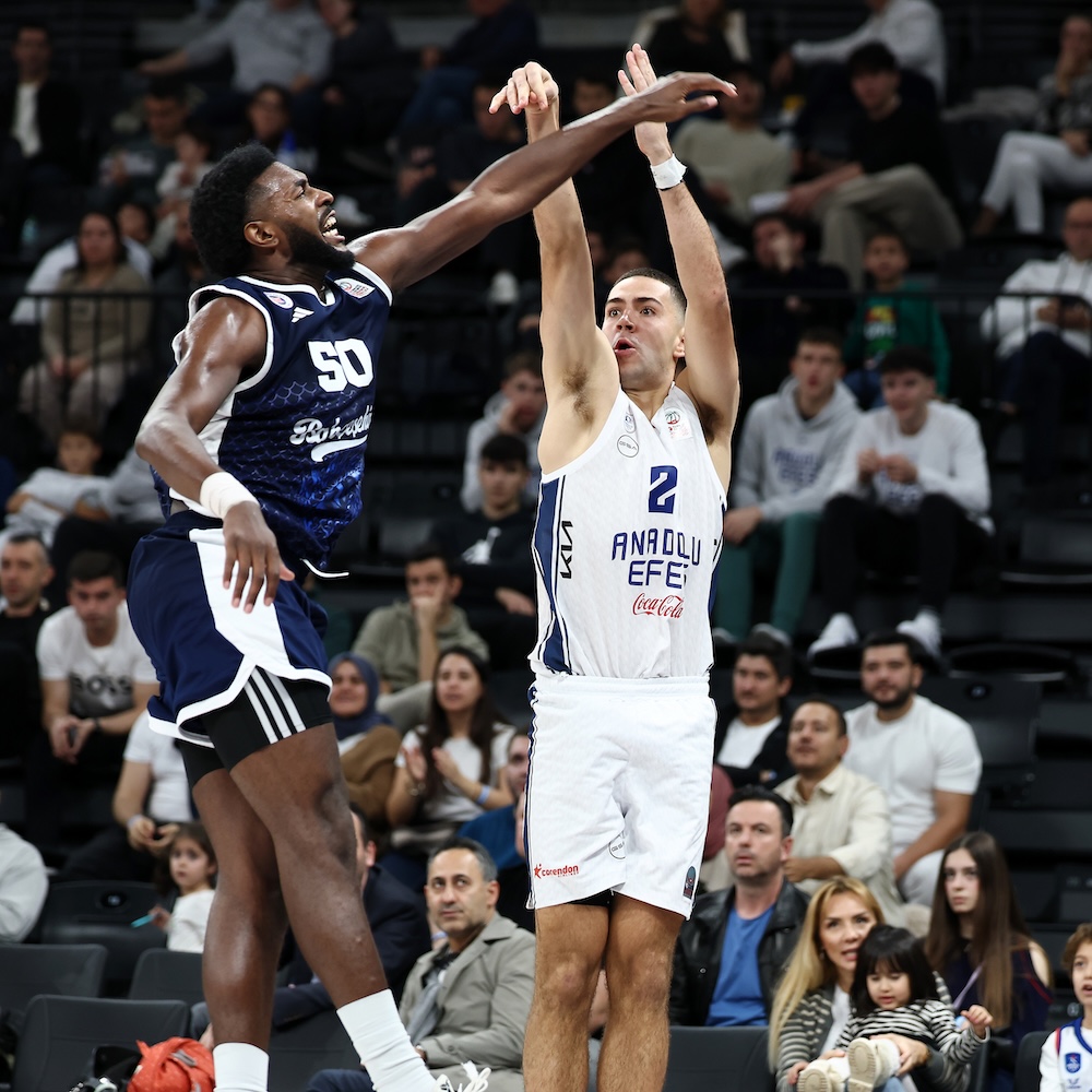 Anadolu Efes: 75 - Bahçeşehir Koleji: 78